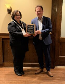 Zum Artikel "Prof. Matthias Thommes ausgezeichnet mit dem Clarence (Larry) G. Gerhold Award"